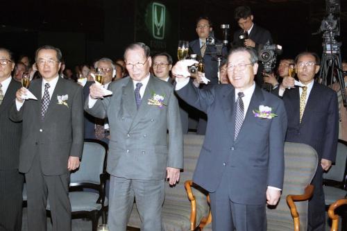 김종필 국무총리 에쿠스 신차 발표회 참석 이미지