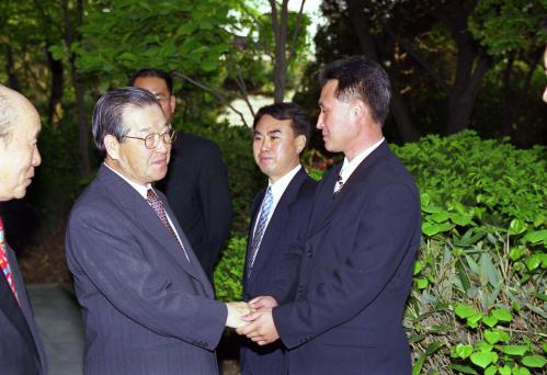 김종필 국무총리 자민련 재정위원단과 만찬 이미지