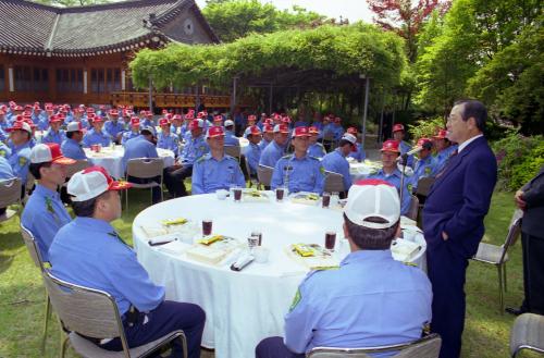 김종필 국무총리 충청남도 홍성지역 자율방범대원과 오찬 이미지