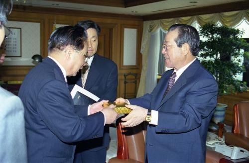 김종필 국무총리 중국 인민외교학회 회장 접견 이미지