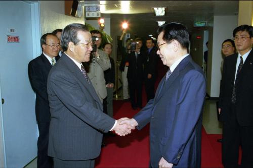 김종필 국무총리 리루이환 중국인민정치협상회의 주석 접견 이미지