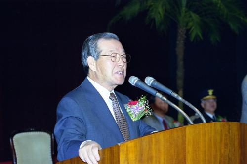 김종필 국무총리 '99 교통사고 줄이기 범국민대회 참석 이미지