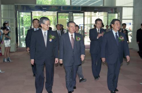 김종필 국무총리 '99 서울모터쇼 개막식 참석 이미지