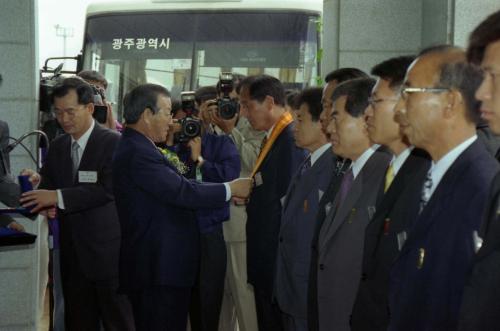 김종필 국무총리 전라선 개량1단계 개통식 참석 이미지