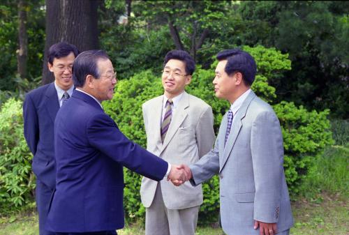 김종필 국무총리 외국 언론인 접견 이미지