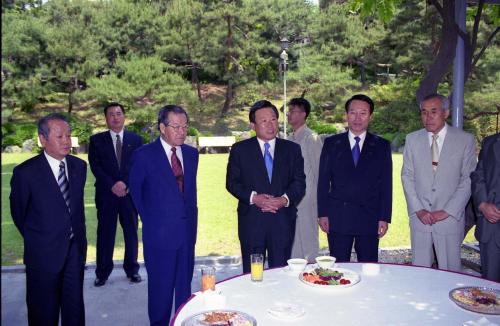 김종필 국무총리 별정우체국중앙회 임원 오찬, 기념촬영 이미지