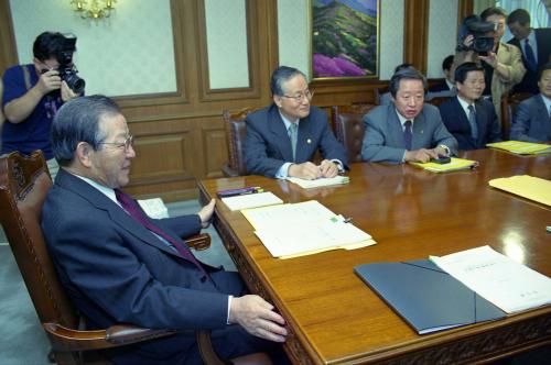 김종필 국무총리 안보관계장관회의 주재 이미지