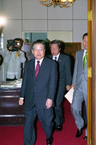 김종필 국무총리 국무회의 주재 이미지