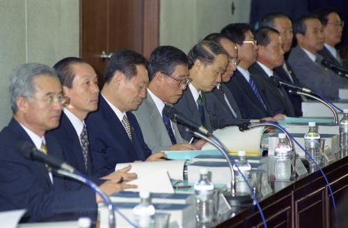 김종필 국무총리 '99 상반기 정부심사평가 보고회 참석 이미지