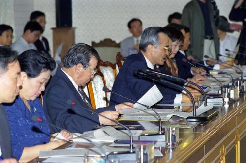 김종필 국무총리 규제개혁위원회 회의 주재 이미지