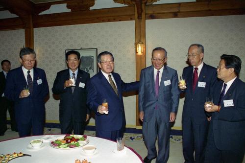 김종필 국무총리 시ㆍ도 제2의 건국추진위원장 오찬, 기념촬영 이미지