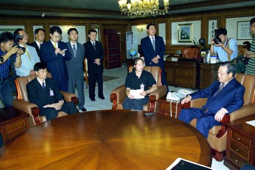 김종필 국무총리 씨랜드화재 유족(김순덕 외) 접견 이미지