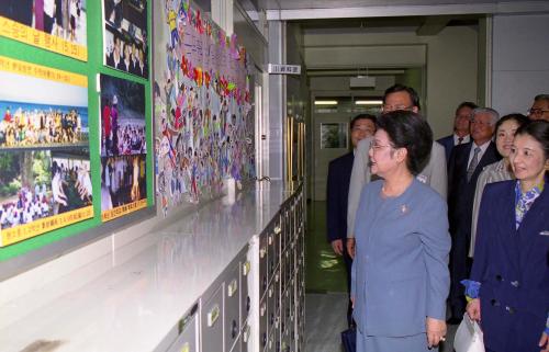 김종필 국무총리 부인 박영옥 여사 도쿄 한국인학교 방문 이미지