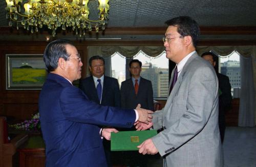 김종필 국무총리 최문석, 정진석 특보 임명장 수여식 이미지