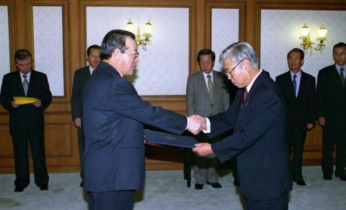 김종필 국무총리 한국명 정책자문위원회 위원 위촉장 수여식 이미지