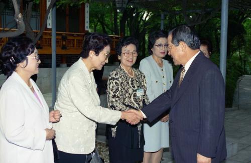 김종필 국무총리 재일본한국부인회 방한 오찬 이미지