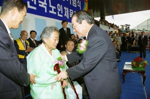 김종필 국무총리 제3회 노인의 날 기념식 참석 이미지