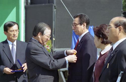 김종필 국무총리 자연보호헌장 선포 제21주년 기념식 및 환경산업기술관 순시 이미지