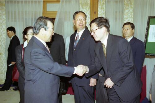 김종필 국무총리 중국 감찰부장과 오찬 이미지