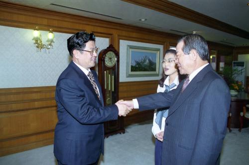 김종필 국무총리 중국 정협 부주석 접견 이미지