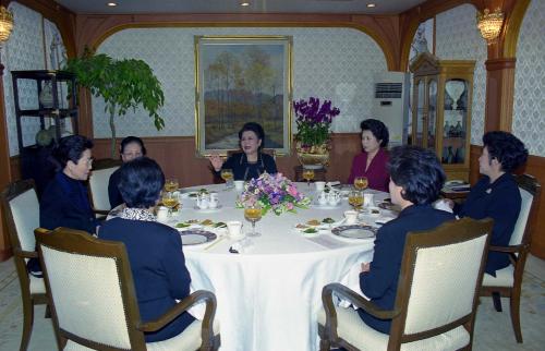 김종필 국무총리 부인 박영옥 여사 자민련 의원 부인 초청 오찬, 기념촬영 이미지