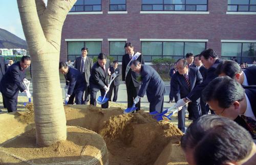 김종필 국무총리 아산 공업용수도 준공식 참석 이미지