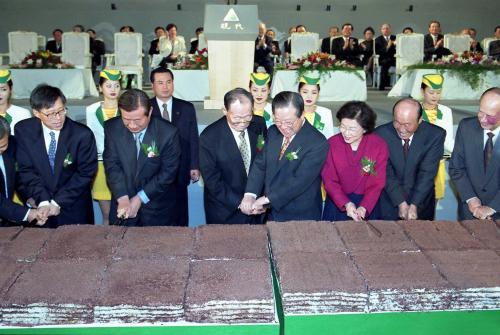 김종필 국무총리 금강산 관광1주년 기념식 참석 이미지