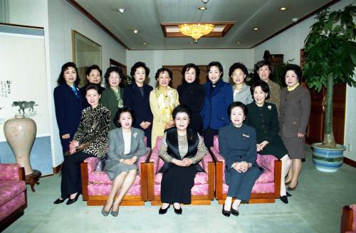 김종필 국무총리 부인 박영옥 여사 자민련 의원 부인 초청 오찬, 기념촬영 이미지