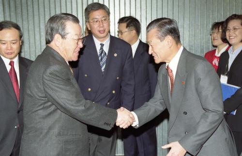 김종필 국무총리 부부 뉴욕 도착 이미지