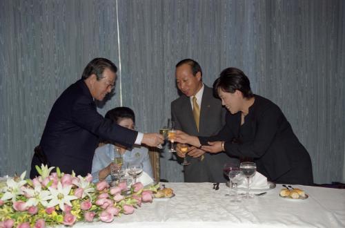 김종필 국무총리 내외분 경창헌 주아르헨티나대사 주최 지상사, 동포대표와의 오찬 이미지