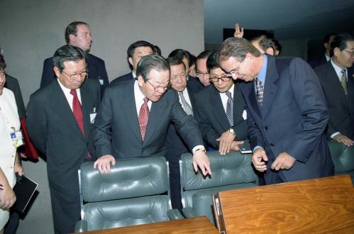 김종필 국무총리 브라질 국회의사당 방문 이미지