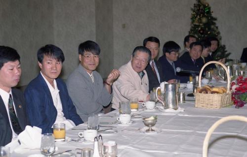 김종필 국무총리 수행기자단과의 조찬 이미지