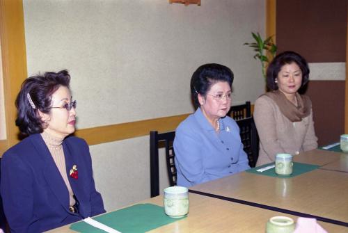 김종필 국무총리 부인 박영옥 여사 영사 부인과 오찬 이미지