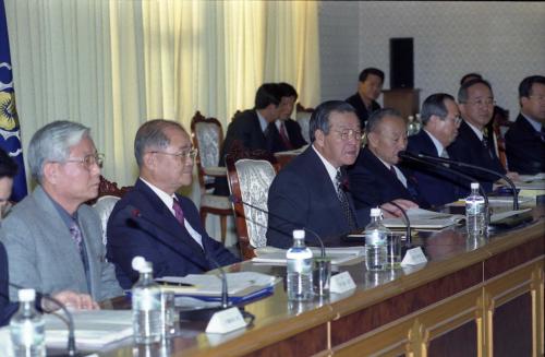 김종필 국무총리 제1차 직업교육훈련정책심의회 회의 주재 이미지