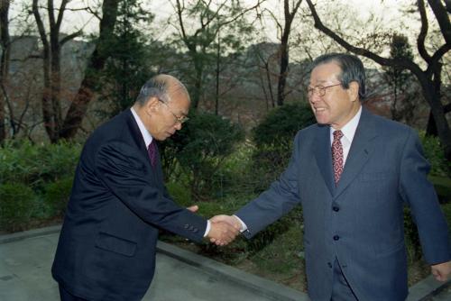 김종필 국무총리 재향군인회 회장단 오찬, 기념촬영 이미지