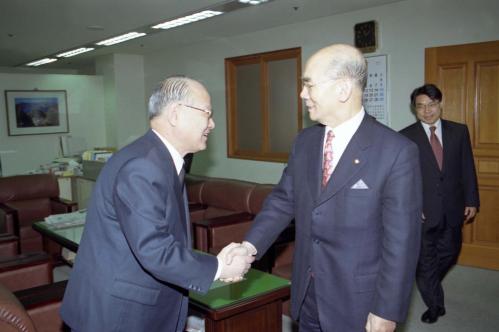 박태준 국무총리 헌법재판소장 예방 이미지