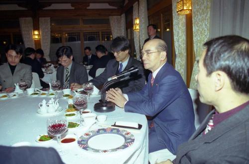 박태준 국무총리 출입기자단과 만찬 이미지