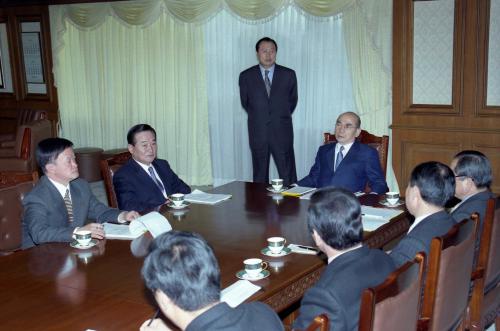 박태준 국무총리 한나라당 부정선거감시단 접견 이미지