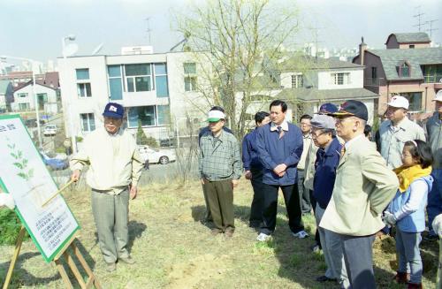 박태준 국무총리 제55회 식목일 행사 참석 이미지