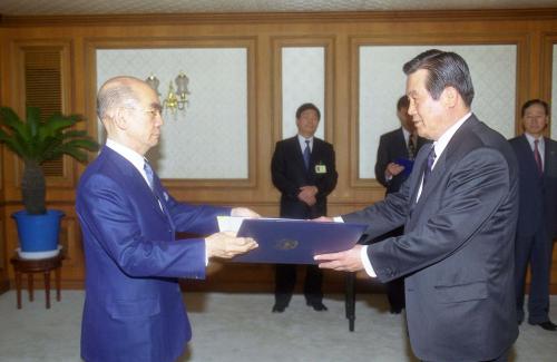 박태준 국무총리 김하준 여수대학교 총장 임명장 수여식 이미지