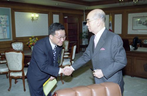 박태준 국무총리 장흥순 벤처기업협회 회장 접견 이미지