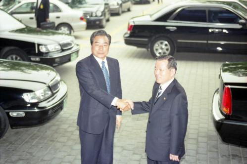 이한동 국무총리서리 등청 이미지