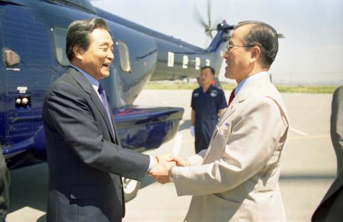 이한동 국무총리서리 서해대교 건설현장 순시 이미지