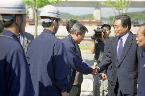 이한동 국무총리서리 고속철도 건설현장 순시 및 시승 이미지