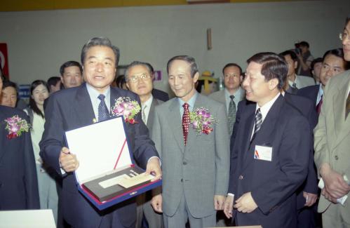 이한동 국무총리서리 2000 서울국제도서전 개막식 참석 이미지