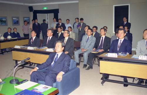 이한동 국무총리서리 상암월드컵경기장 순시 이미지