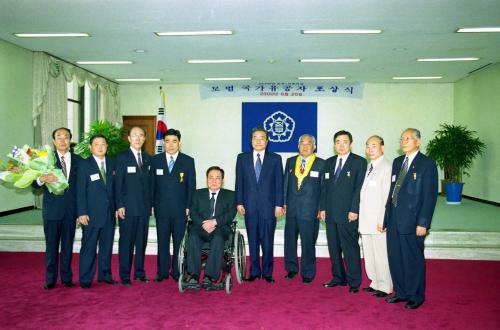 이한동 국무총리서리 호국ㆍ보훈의 달 모범국가유공자 포상 이미지