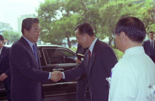 이한동 국무총리서리 의료계 집단폐업관련 경찰병원 방문 이미지