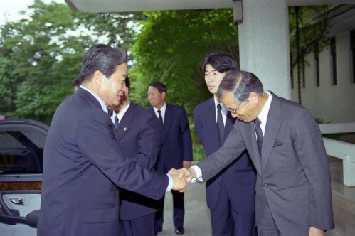 이한동 국무총리서리 다케시타 노보루 일본 전 총리 조문 이미지