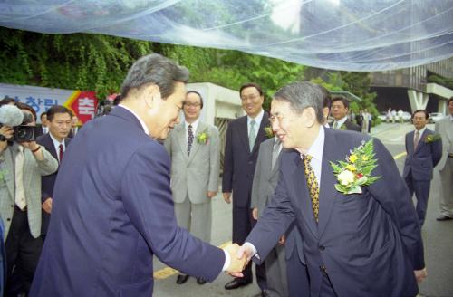 이한동 국무총리 한국교육방송공사(EBS) 현판식 참석 이미지